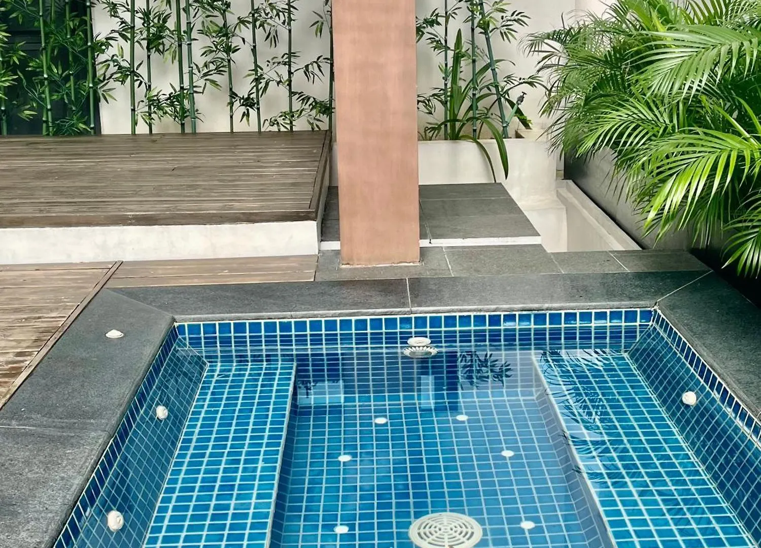 Aparthotel Greenbelt Hamilton Tower 1 - By Es Elite Suites Makati City
